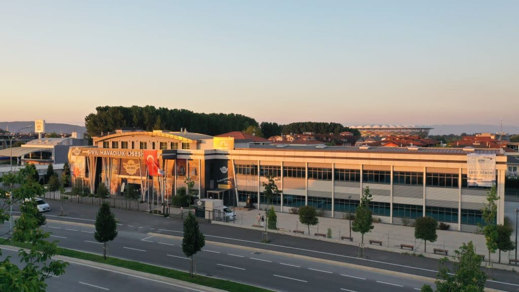 Nuri Demirağ Koleji binası